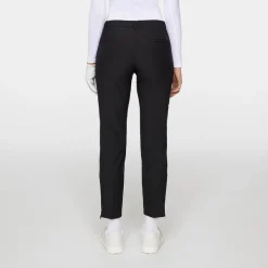 Pia Pant Musta